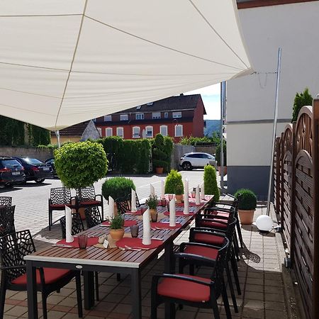 אדנקובן Hotel-Restaurant Pfaelzer Hof מראה חיצוני תמונה