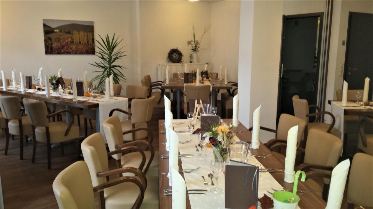 אדנקובן Hotel-Restaurant Pfaelzer Hof מראה חיצוני תמונה
