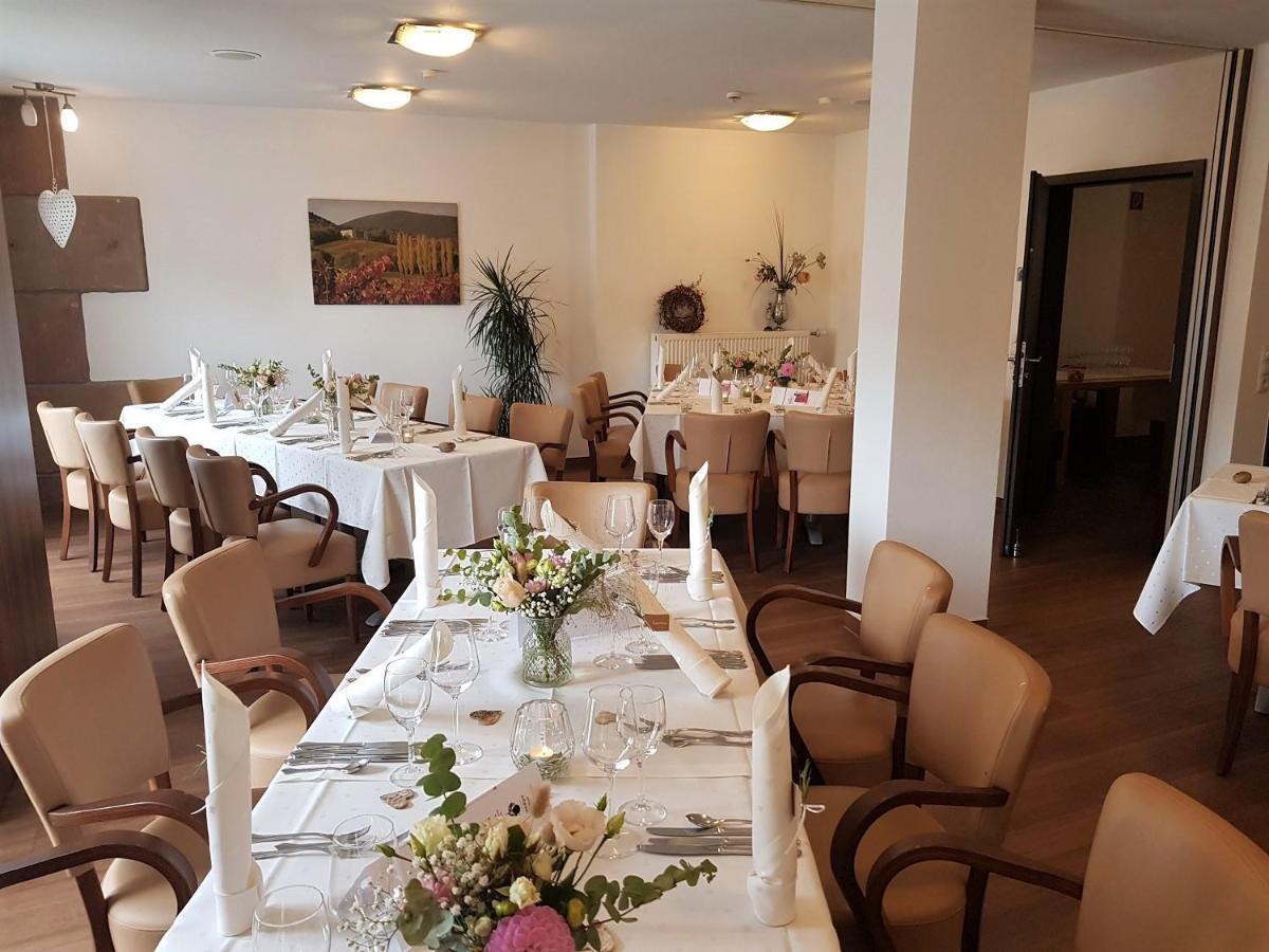 אדנקובן Hotel-Restaurant Pfaelzer Hof מראה חיצוני תמונה
