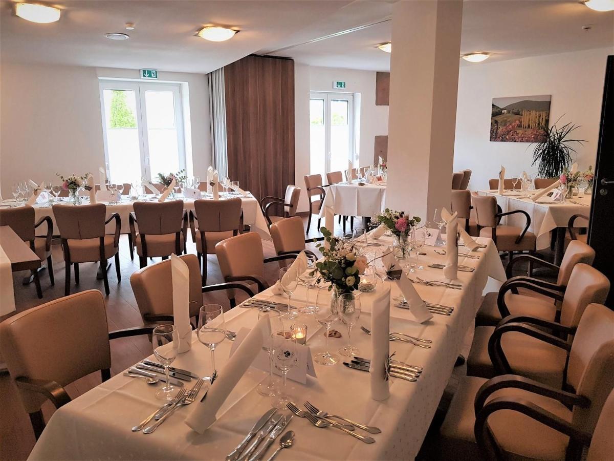 אדנקובן Hotel-Restaurant Pfaelzer Hof מראה חיצוני תמונה