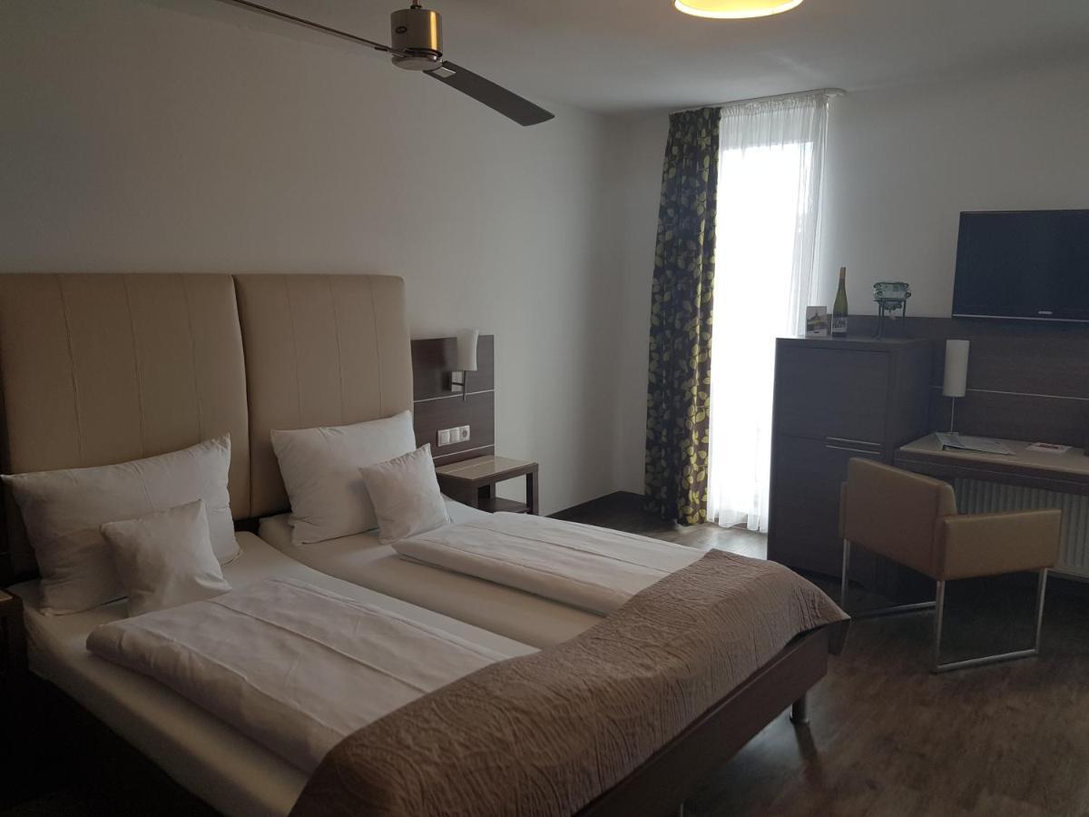 אדנקובן Hotel-Restaurant Pfaelzer Hof מראה חיצוני תמונה