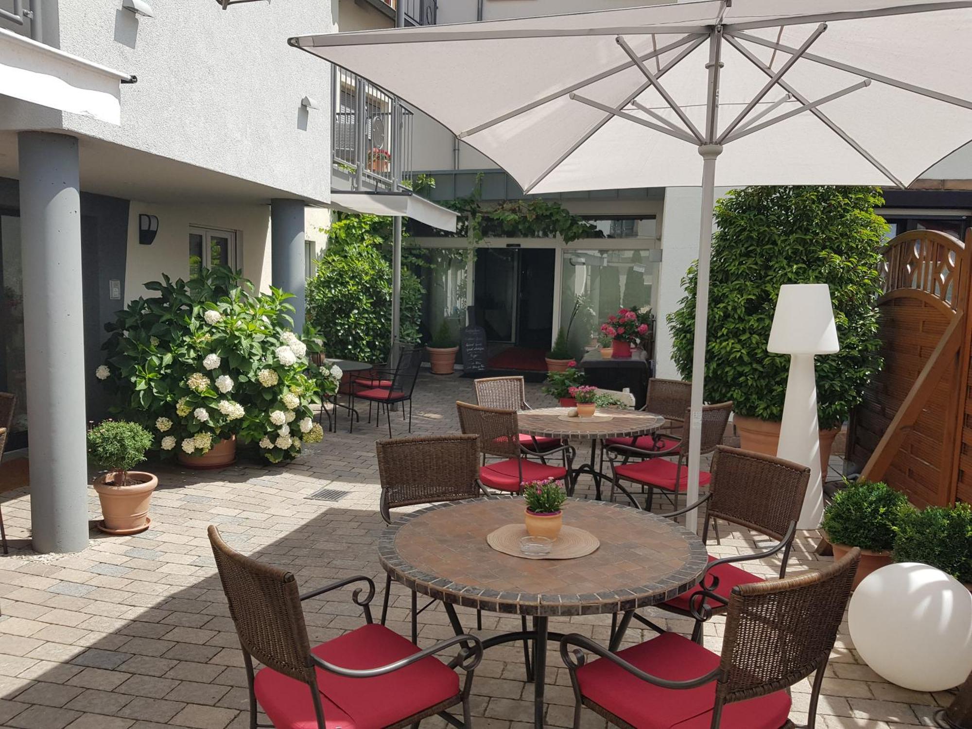 אדנקובן Hotel-Restaurant Pfaelzer Hof מראה חיצוני תמונה