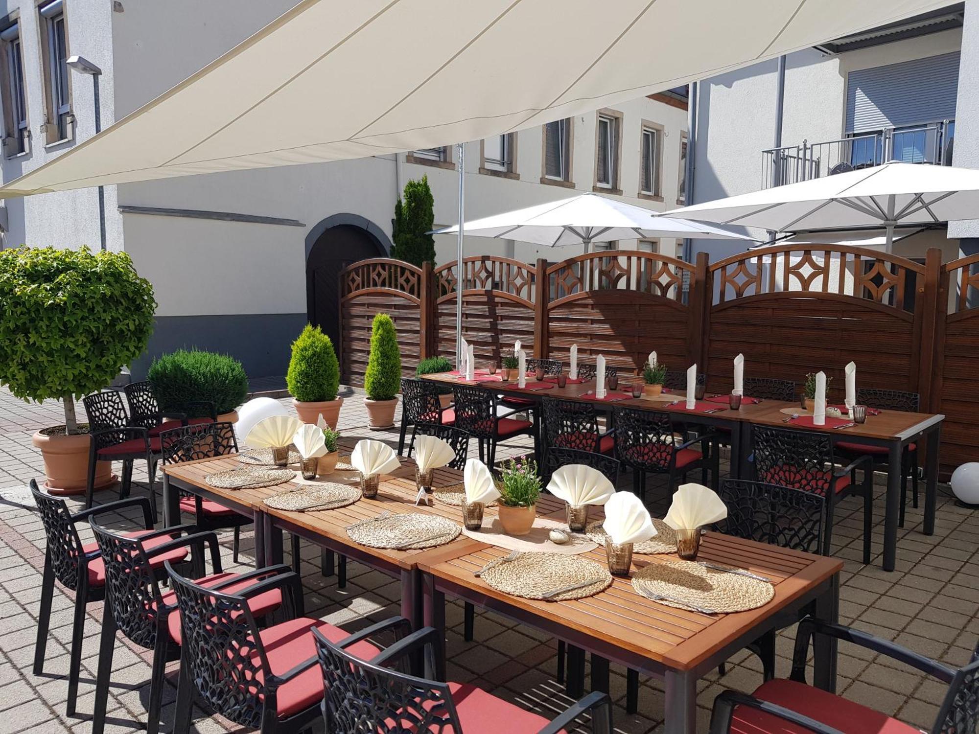 אדנקובן Hotel-Restaurant Pfaelzer Hof מראה חיצוני תמונה